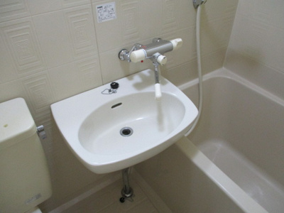 【洗面所】 | コボリマンション新大阪 | 浴室内の洗面台です