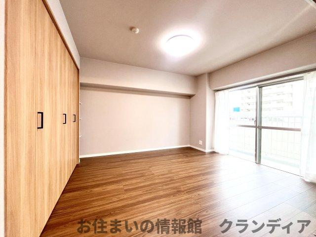 ローズタウン草加A棟の洋室|ドキドキの新生活も、安心してスタート。ぴったりの住まいを見つけませんか？クランディアが一緒に住まい選びをサポートします‼　まずは、お気軽にお問合せください　＃クランディア