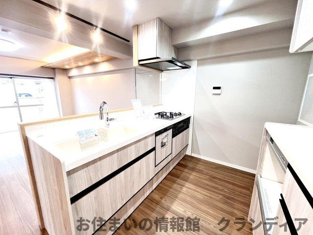 ローズタウン草加A棟のキッチン|ドキドキの新生活も、安心してスタート。ぴったりの住まいを見つけませんか？クランディアが一緒に住まい選びをサポートします‼　まずは、お気軽にお問合せください　＃クランディア