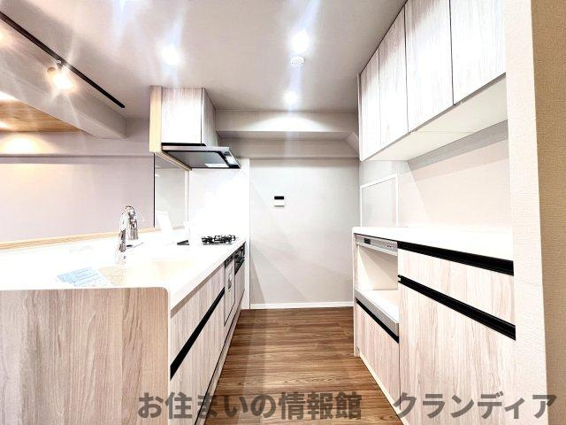 ローズタウン草加A棟のキッチン|ドキドキの新生活も、安心してスタート。ぴったりの住まいを見つけませんか？クランディアが一緒に住まい選びをサポートします‼　まずは、お気軽にお問合せください　＃クランディア