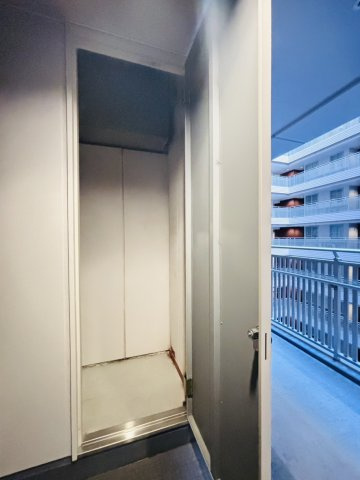 勝どきビュータワー内で数少ないトランクルーム付住戸。玄関前に配置で便利。