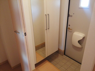 【玄関】 | グランドゥール　ソフィア　Ⅱ | 明るい玄関です