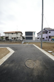 【前面道路含む現地写真】 | 【仲介手数料無料！！】日野市日野　建築条件なし売地（全5区画）5区画　3580万円