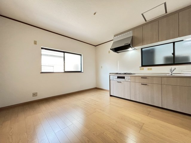 和泉市肥子町2丁戸建の居間・リビング
