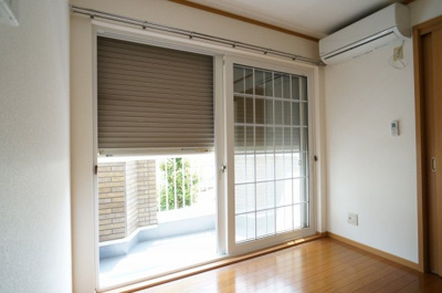 【設備】 | ファミリーヌⅡ | シャッター付・エアコン