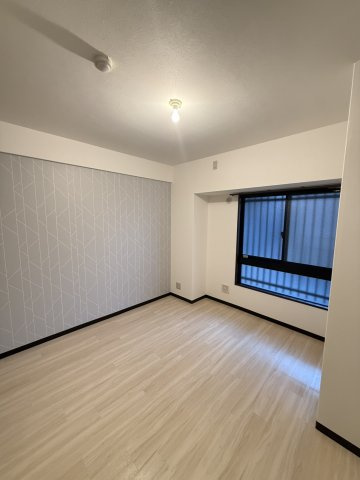 ライオンズマンション伏見の洋室|約6.5帖（南側）の洋室です。