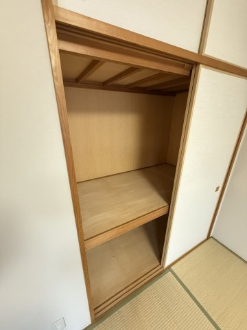 ライオンズマンション伏見の収納|和室の押入れです。