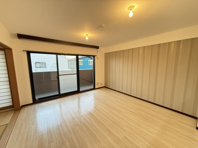 ライオンズマンション伏見の居間・リビング|約15帖のＬＤＫです。
