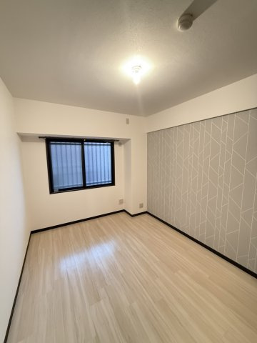 ライオンズマンション伏見の洋室|約6.5帖の洋室です。