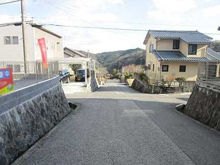 安佐南区伴西４丁目の前面道路含む現地写真