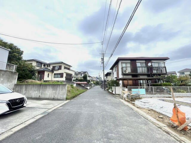 愛知郡東郷町大字和合字牛廻間の新築一戸建の前面道路含む現地写真|前面道路