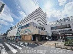 東武西新井駅東口サンライトマンションBの外観|ドキドキの新生活も、安心してスタート。ぴったりの住まいを見つけませんか？クランディアが一緒に住まい選びをサポートします‼　まずは、お気軽にお問合せください　＃クランディア