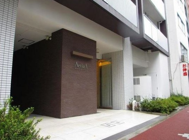 アルティザ東銀座のエントランス