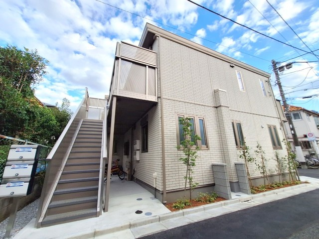 Strahlのエントランス|★入居後安心の24時間サポート★