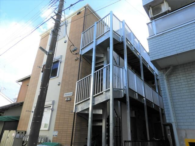 横浜市金沢区六浦東１丁目のアパート