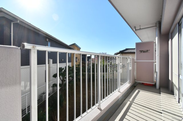 ライネスハイム東浦和のバルコニー|難しいイメージの住宅ローンは経験スタッフが丁寧にお手伝いしますのでご安心下さい。「家を買って終わり」ではなく、「買ってからがスタート」と考え、一人ひとりにあった資金計画やプランをご提案致します！