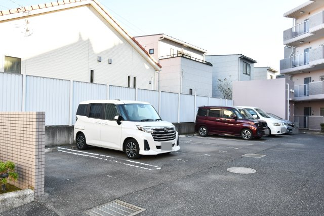 ライネスハイム東浦和の駐車場|■私共は、強引なセールスは致しません。『今買えるから大丈夫』ではなく、『買った後の本当の幸せは何か』を考えた上でのご提案を徹底しております。どうぞお気軽にご連絡下さいませ。