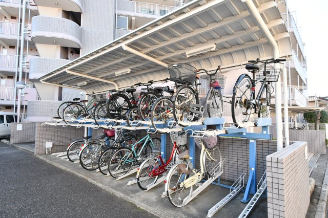 ライネスハイム東浦和の駐輪場|■お客様との会話を大切にし、一人ひとりにあった資金計画やプランをご提案致します。「家を買って終わり」ではなく、「買ってからがスタート」と考え、ご提案します。ローンのご相談は私たちにお任せ下さい。