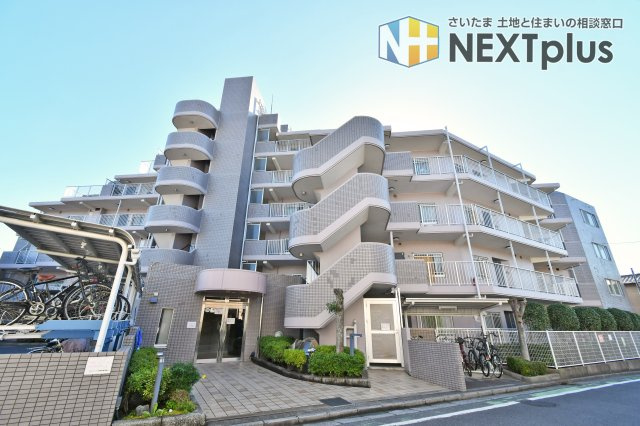 ライネスハイム東浦和の外観|JR武蔵野線『東浦和』駅徒歩16分、JR京浜東北線『浦和』駅までバス乗車25分停歩5分。都内にもアクセスしやすい路線もあり通勤通学も便利です。小・中学校まで徒歩3分の立地ですので、お子様の通学も安心◎