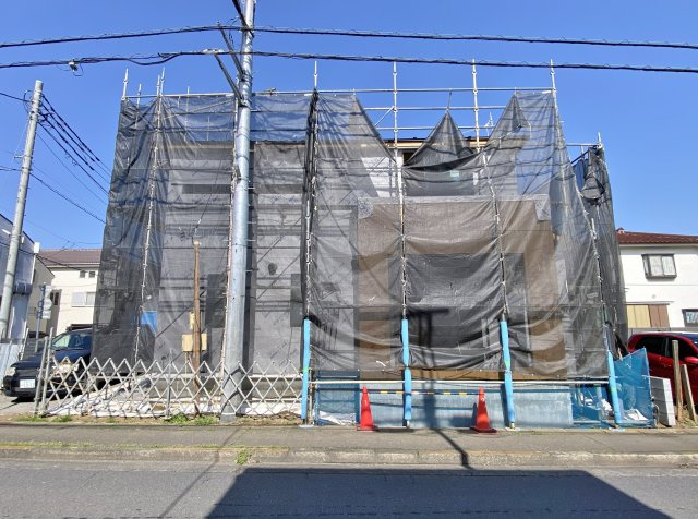 東村山市諏訪町1丁目 限定1棟の前面道路含む現地写真|東南側約8.0ｍ公道×南西側約6.1ｍ公道に面する東南角地
広々とした前面道路は、開放的で日当り良好です♪