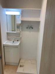 【洗面所】 | メゾン・ドゥ・メジロ | 明るい洗面所です