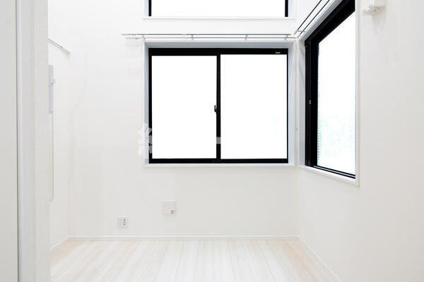 豊島区池袋３丁目のアパートの居間・リビング|別号室参考写真