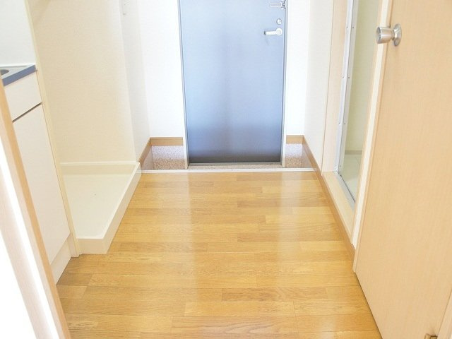 レオパレスプリムローズの玄関