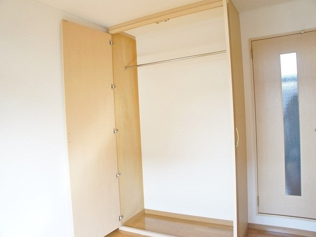 レオパレスプリムローズの収納|クローゼット