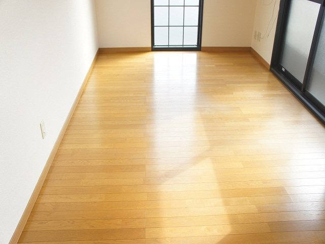 レオパレスプリムローズの設備|南西向きで明るい室内