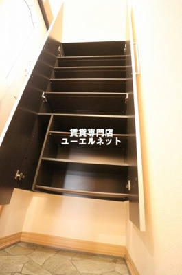 【設備】 | ポルト | 収納力たっぷりのシューズボックスで玄関すっきり！