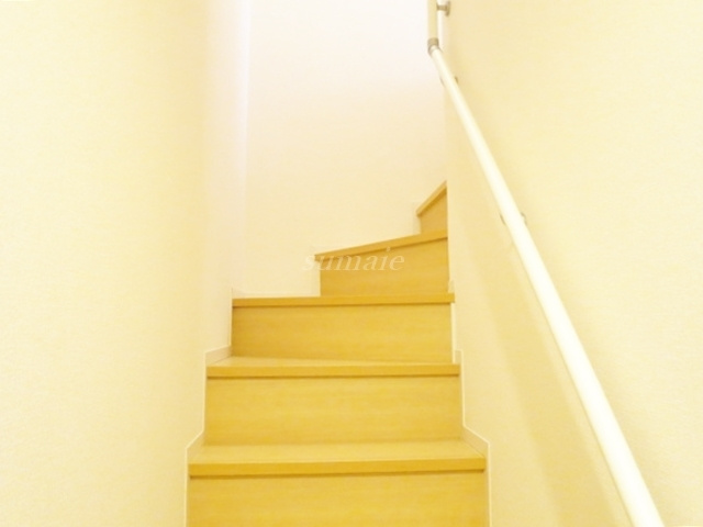 アヴェニールの居間・リビング|階段です☆