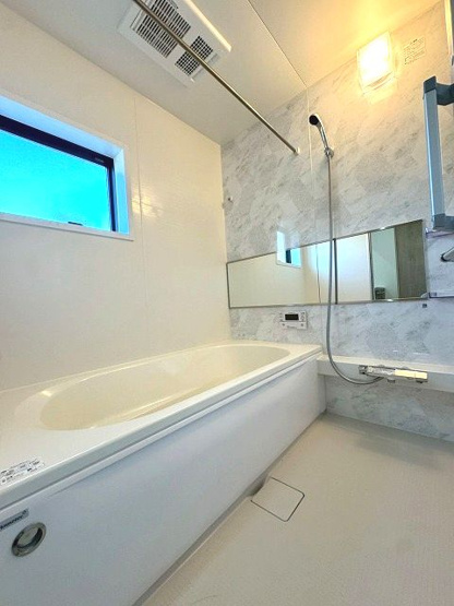 【浴室】 | 福津市津屋崎1丁目戸建 | 浴室乾燥機付です。