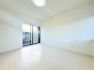 【洋室】 | ◆横浜市緑区いぶき野中古◆ | ◆感性を育むプライベートルームはシンプルでスマートな空間。好みの空間で読書をしたり、音楽を聞いたりと一人の時間も充実したものにできます。