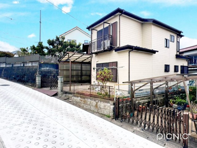 【前面道路含む現地写真】 | ◆横浜市緑区いぶき野中古◆ | ◆堂々たる趣ながら、主張し過ぎずどこか余裕を感じさせるシャープなフォルムで佇む邸宅は、晴天の空と照らし合わせる事で、本来あるべき完成形の姿を見せてくれます。