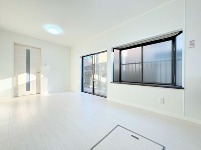 【居間・リビング】 | ◆横浜市緑区いぶき野中古◆ | ◆一家だんらんのスペースとなるＤＫ。窓から明るい光が差し込み、思わず家族の会話も弾む快適な空間。