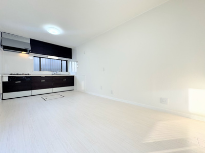 【居間・リビング】 | ◆横浜市緑区いぶき野中古◆ | ◆ダイニングキッチンは一日中太陽の光が射し込みます。家族が集まる空間は、自然と笑顔が溢れます！