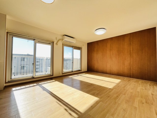 新多聞第2住宅102号棟の居間・リビング