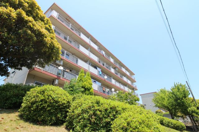 新多聞第2住宅102号棟の外観