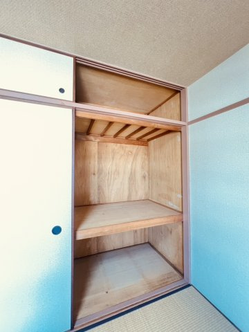 新多聞第2住宅102号棟の収納