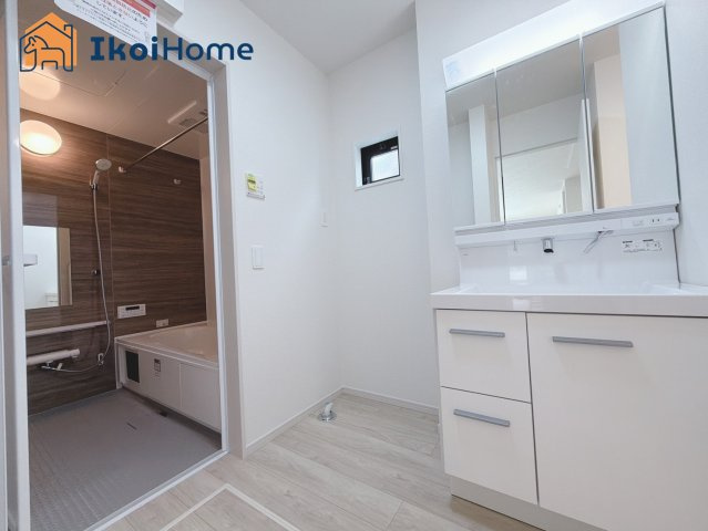 神戸市西区玉津町水谷2期　3号棟　新築戸建の洗面所|【ホームページに現地動画掲載中】●年中無休：当日予約可●洗濯パン未設置。約5000〜15000円で可