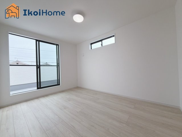 神戸市西区玉津町水谷2期　3号棟　新築戸建の寝室|【ホームページに現地動画掲載中】●年中無休：当日予約可●全室２面採光で明るいです