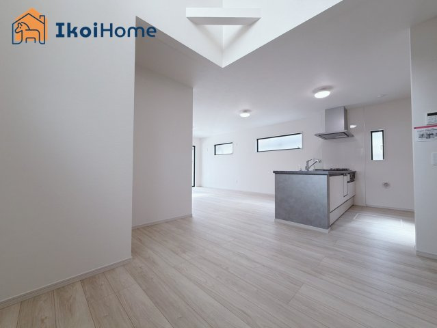 神戸市西区玉津町水谷2期　3号棟　新築戸建の収納|【ホームページに現地動画掲載中】●年中無休：当日予約可●リビング横に吹抜けのある空間があります！