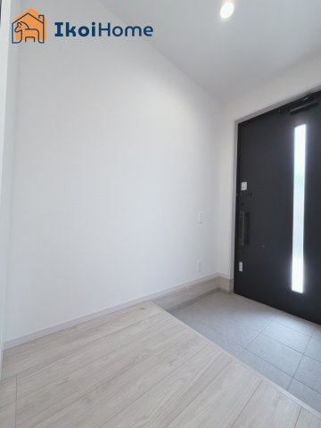 神戸市西区玉津町水谷2期　3号棟　新築戸建の玄関|【ホームページに現地動画掲載中】●年中無休：当日予約可●省エネ「断熱玄関ドア」です！