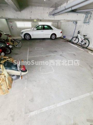 手塚マンションの駐車場