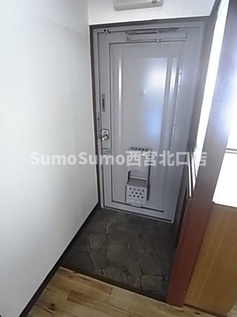 手塚マンションの玄関