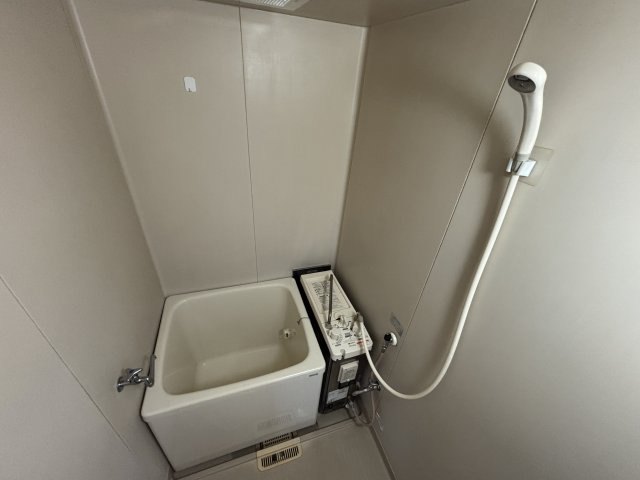 ファミール清水の浴室