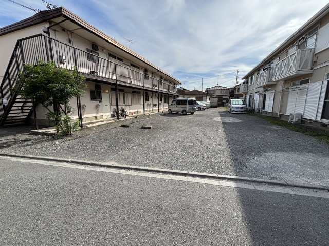 ファミール清水の駐車場