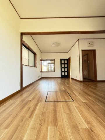 野口町良野戸建ての居間・リビング|ゆったりとした居間です