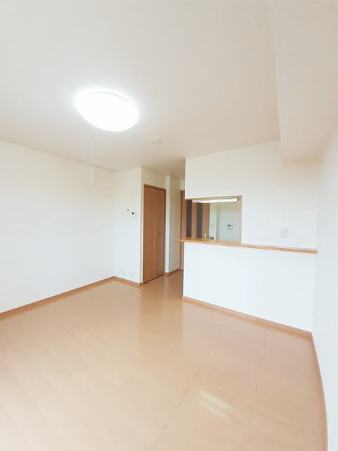 メゾンリールの居間・リビング