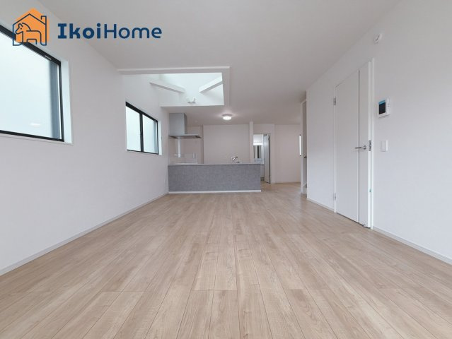 神戸市西区玉津町水谷2期　2号棟　新築戸建の居間・リビング|【ホームページに現地動画掲載中】●年中無休：当日予約可●長方形で家具を配置しやすい間取り！